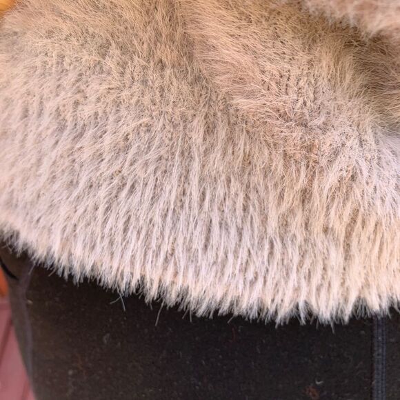 Aritzia light grey fuzzy long-sleeved sweater, great shape, no tags, Small - Picture 3 of 7